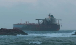 МОСВ: Няма замърсяване от нефтопродукти заради заседналия танкер край Ахтопол