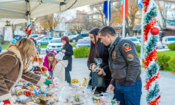 Коледният дух обхвана Царево с откриването на празничен базар   