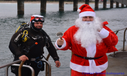 Водолази се гмурнаха в навечерието на Рождество в Бургас  