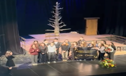 Вълнуващ и нестандартен подарък поднесоха ученици на класната си за рождения й ден