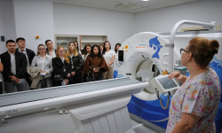 600 ученици от 13 бургаски училища разгледаха новата Детска болница и откриха колко е различна