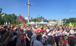 „Хоро край Лазурния бряг“ изпълни площад „Тройката“ за 11-и път