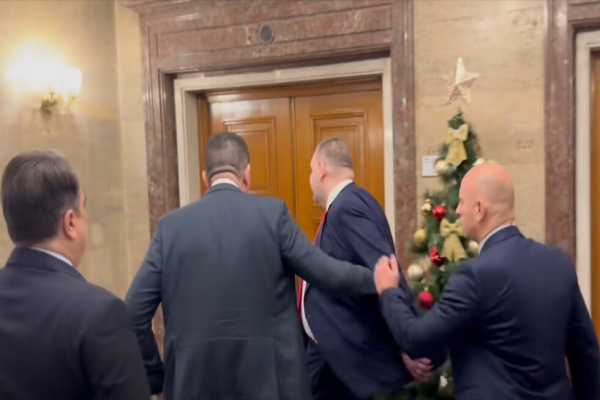 Мирчев и Пеевски едва не се сбиха в кулоарите на парламента