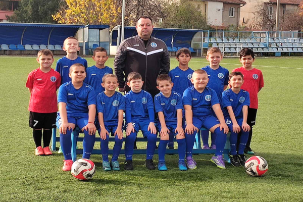 Футболната академия на Черноморец набира деца за новите отбори на „акулите“
