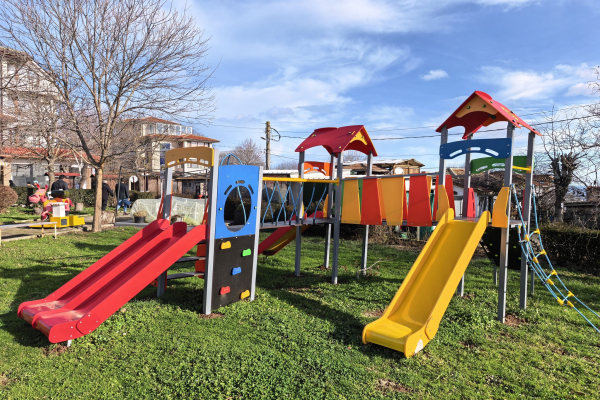 Нови детски и спортни съоръжения облагородиха ключови селища в Царево 