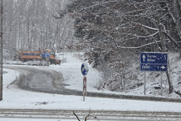 Пътищата в Приморско са почистени, снегът донесе радост за децата 