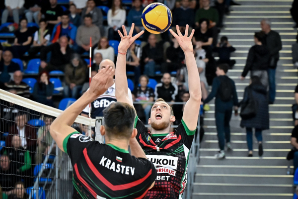 Нефтохимик отстъпи на Левски с 1:3 в първия мач за титлата