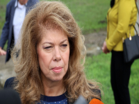 Йотова: Загубим ли рафинерията, България ще се окаже в изключително трудна ситуация