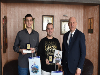 Двама младежи от Поморие са сред десетте от цялата страна, заслужили престижната стипендия „Буров“