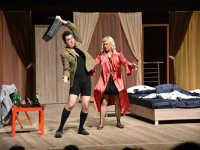 Комедията „Изневери в повече“ гостува в Бургас на 20 януари в Културен дом НХК