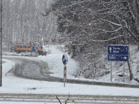 Пътищата в Приморско са почистени, снегът донесе радост за децата 