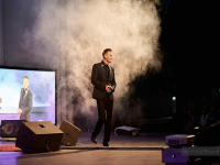 Виктор Калев отбелязва 10 години „Грамофонът“ със специално представление в Бургас