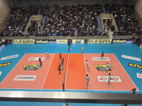 С пълни трибуни в мача между 