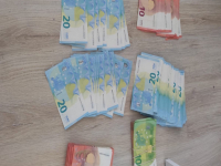 Шестима са задържани при акция срещу купения вот в Бургас, открити са пари в пликове