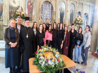 Ученици от ПГСАГ „Кольо Фичето“ украсиха празничните икони в Бургас