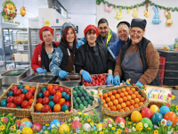 Домашният социален патронаж зарадва 1500 потребители с великденско меню и празнични подаръци
