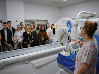 600 ученици от 13 бургаски училища разгледаха новата Детска болница и откриха колко е различна