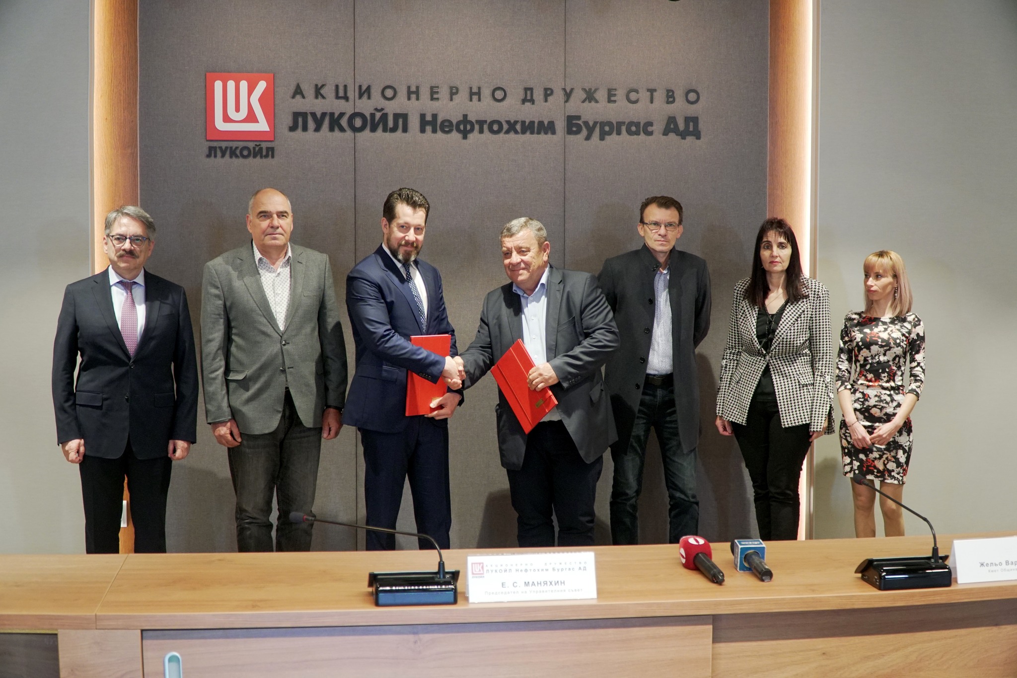Дворното пространство на ДГ „Слънце“ в Камено грейва с нова визия, „ЛУКойл“ дари 200 хил. лева за ремонта