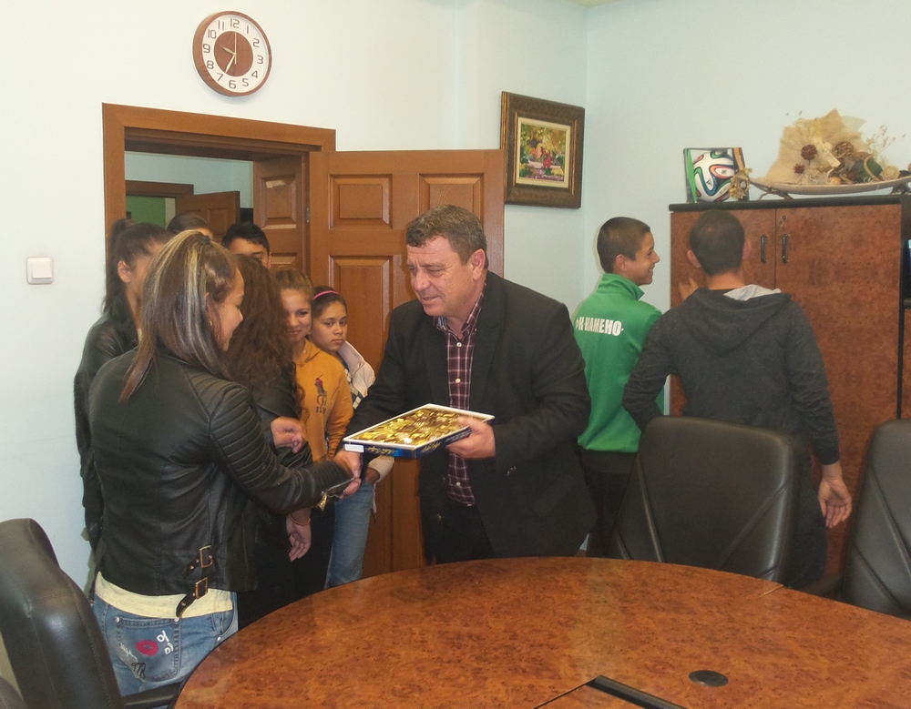 Осмокласникът Стоян Маринов стана кмет за един ден на Община Камено 