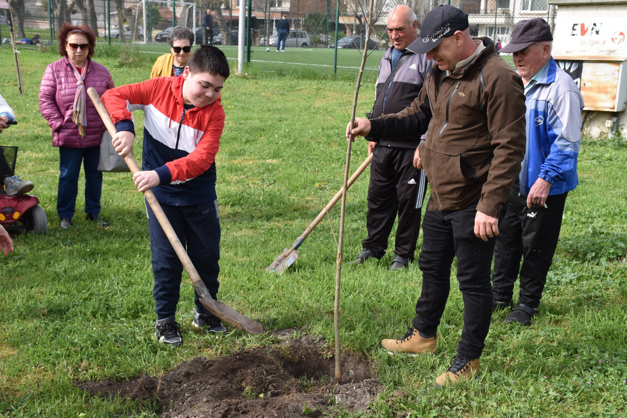 Община Поморие отбеляза „Седмицата на гората” със засаждане на над 100 дръвчета