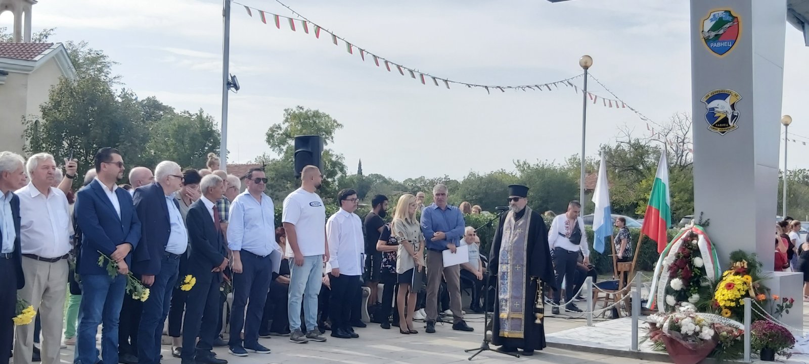 Откриха паметна плоча за военните пилоти в Равнец