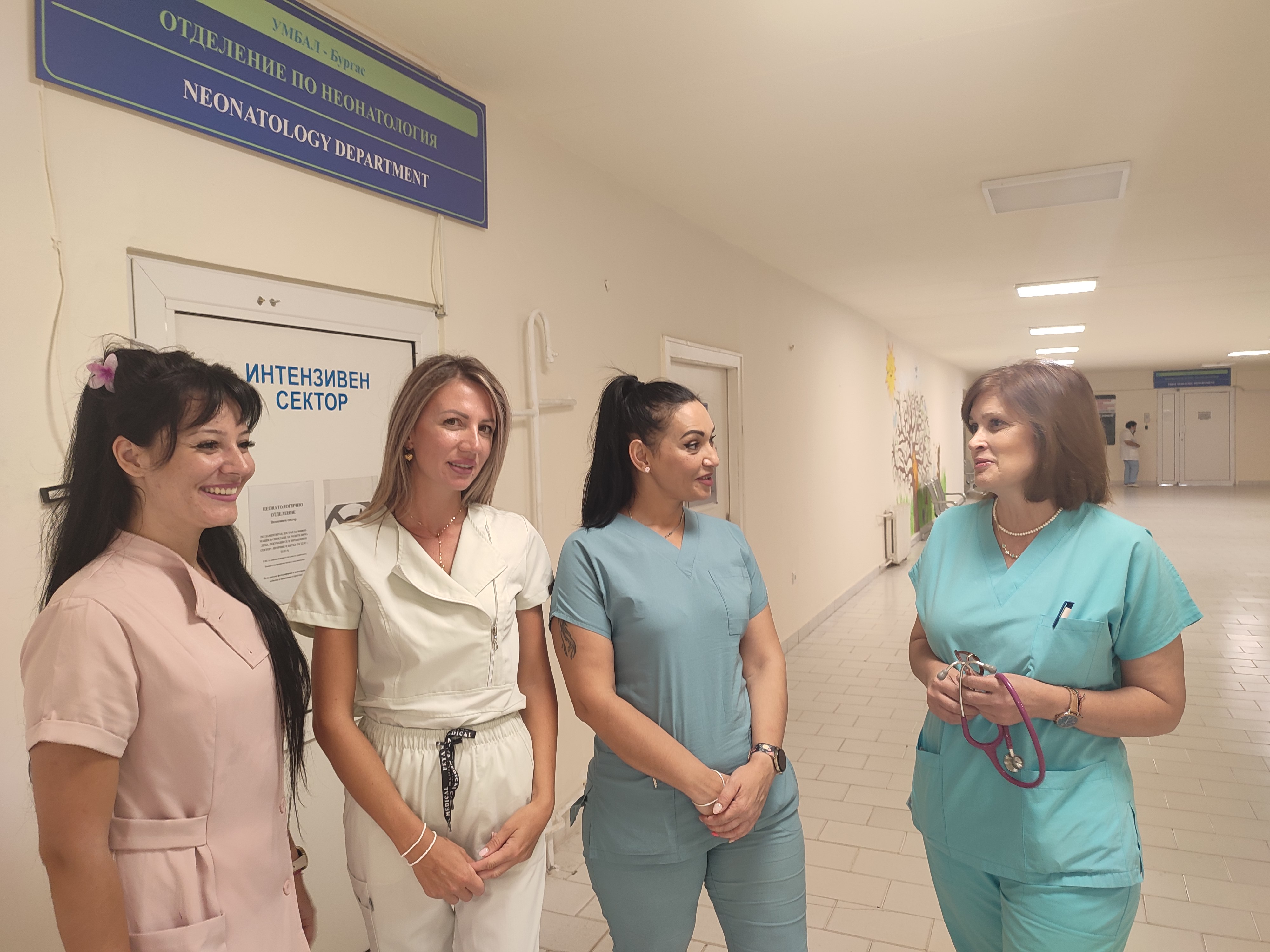 Бъдещи медици работят като болногледачи в УМБАЛ-Бургас