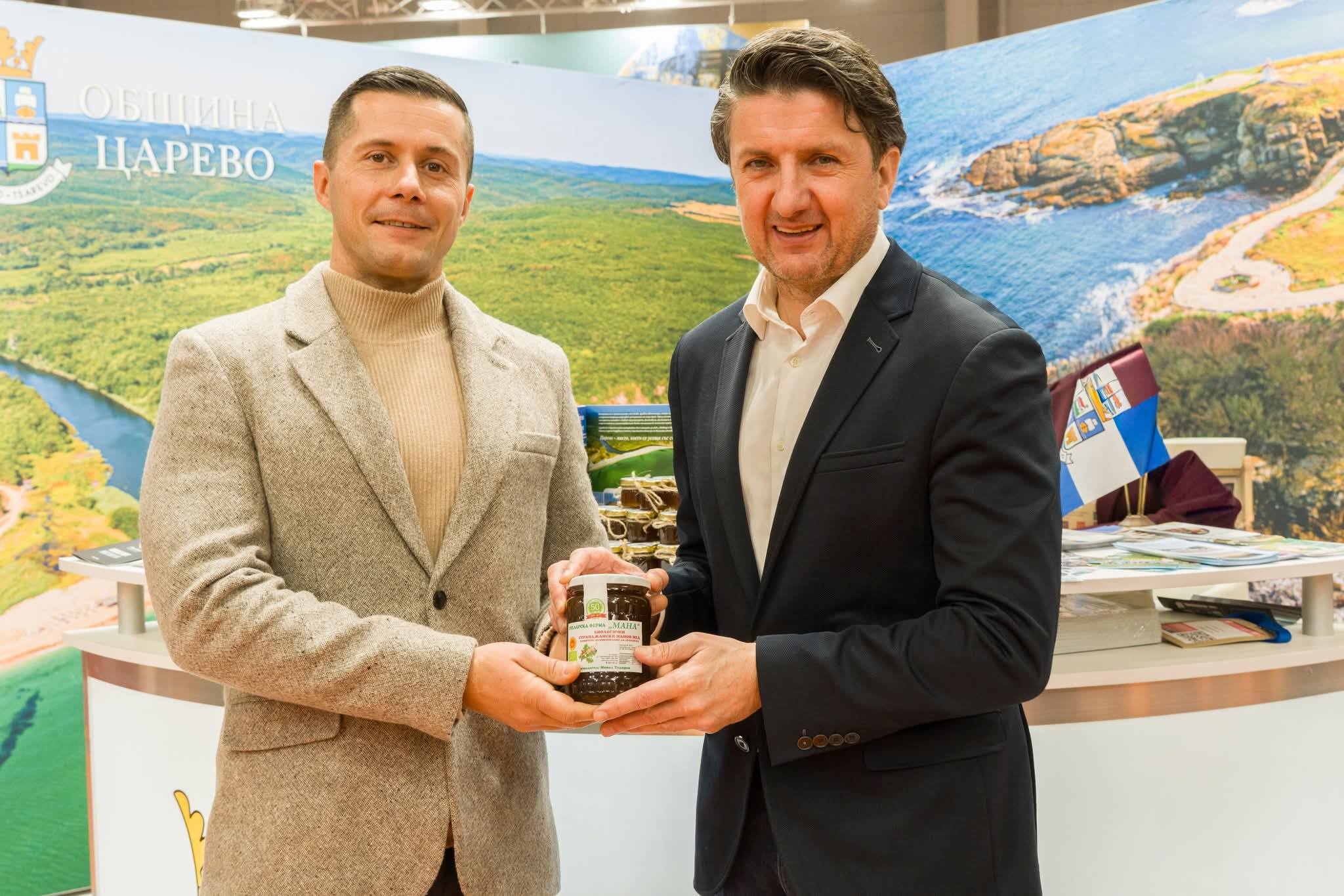 Засилен интерес към щанда на община Царево, новият слоган предизвика фурор