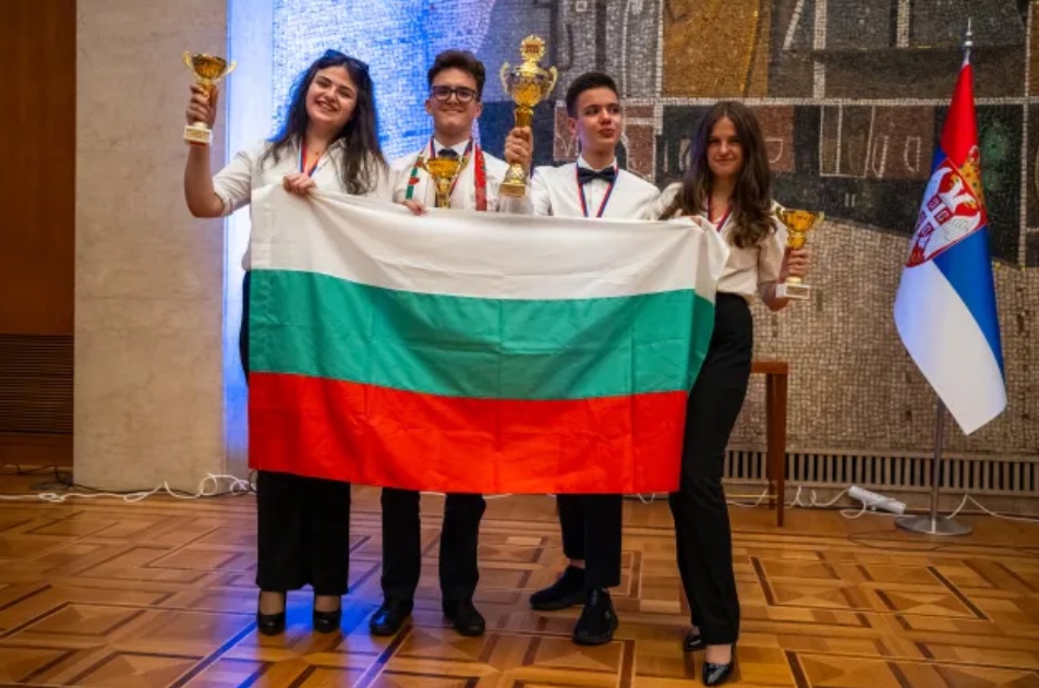България е новият световен вицешампион по ученически дебати 