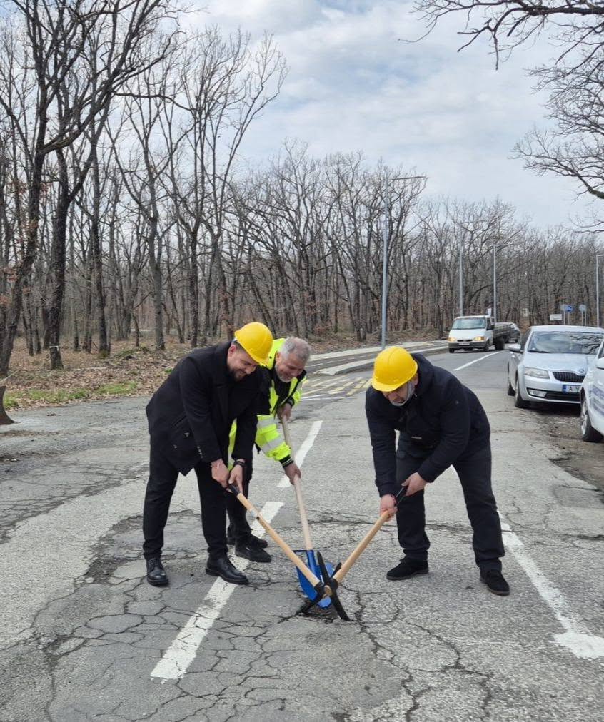 Започна реконструкцията и на втория участък от пътя Приморско-Китен