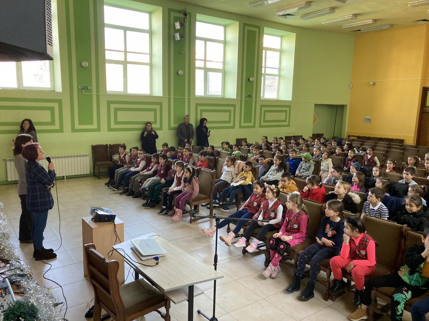 Коледен урок изнесе зам.-кметът по образование Ненов