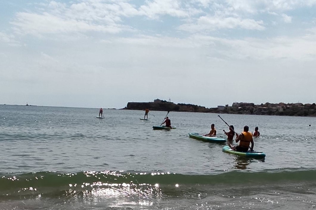 Бъдещи педагози участват в курс по водни спортове в базата на Тракийски университет в Царево