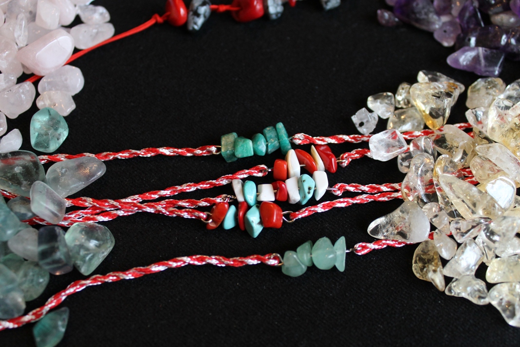 Мартеници - амулети "връзват" в Етнографския музей в Бургас