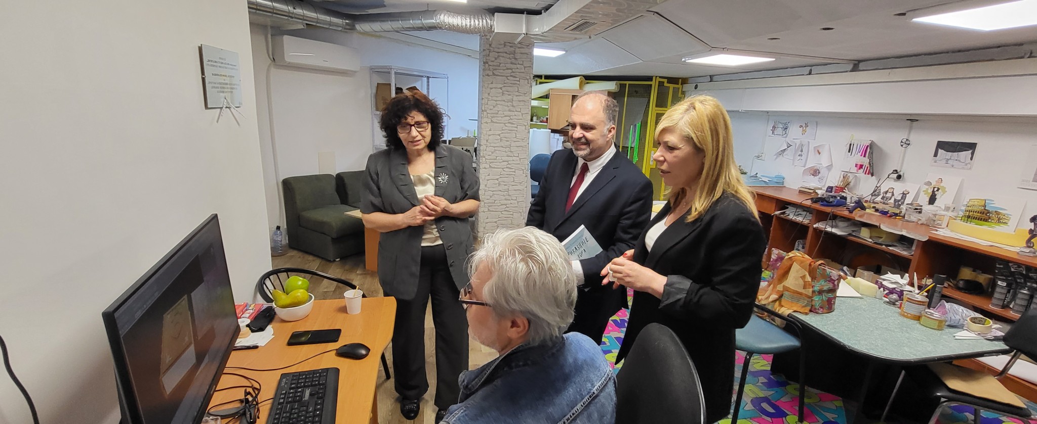 Министърът на културата се сдоби с читателска карта от бургаската библиотека