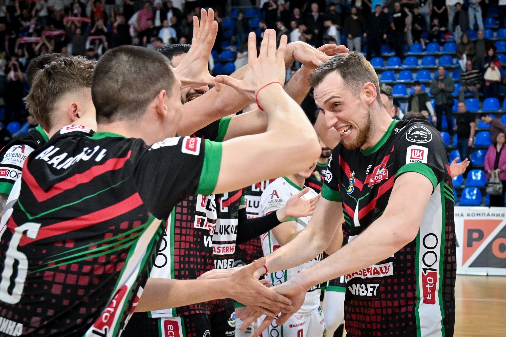 Невероятен ВК Нефтохимик 2010 се класира за финал