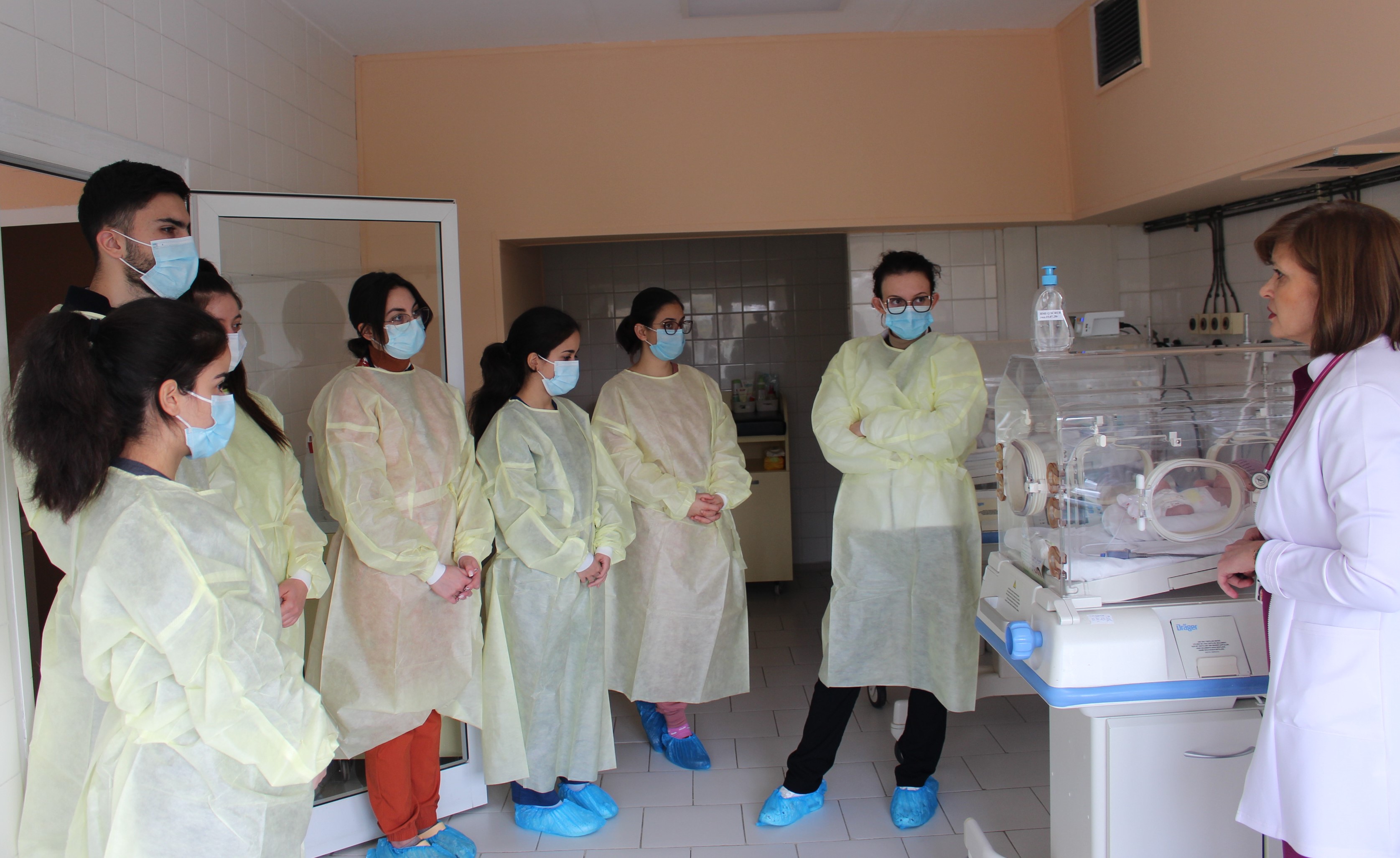 Росен, който подложи на изпитание неонатолозите в УМБАЛ Бургас, мечтае да е лекар