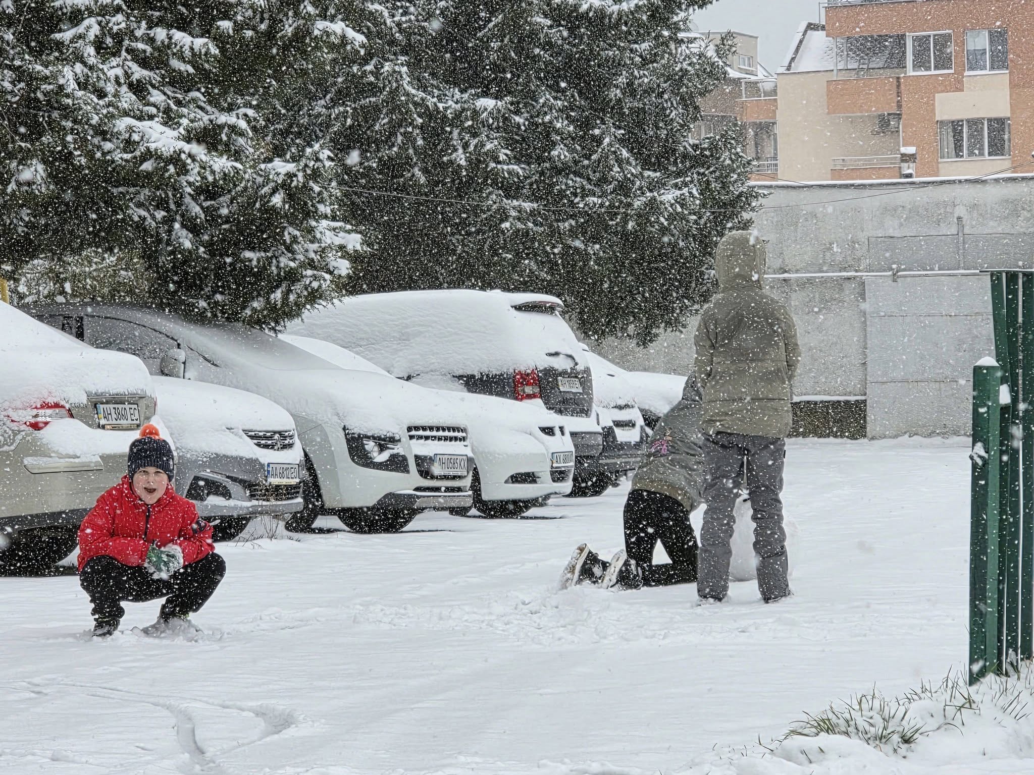 Пътищата в Приморско са почистени, снегът донесе радост за децата 