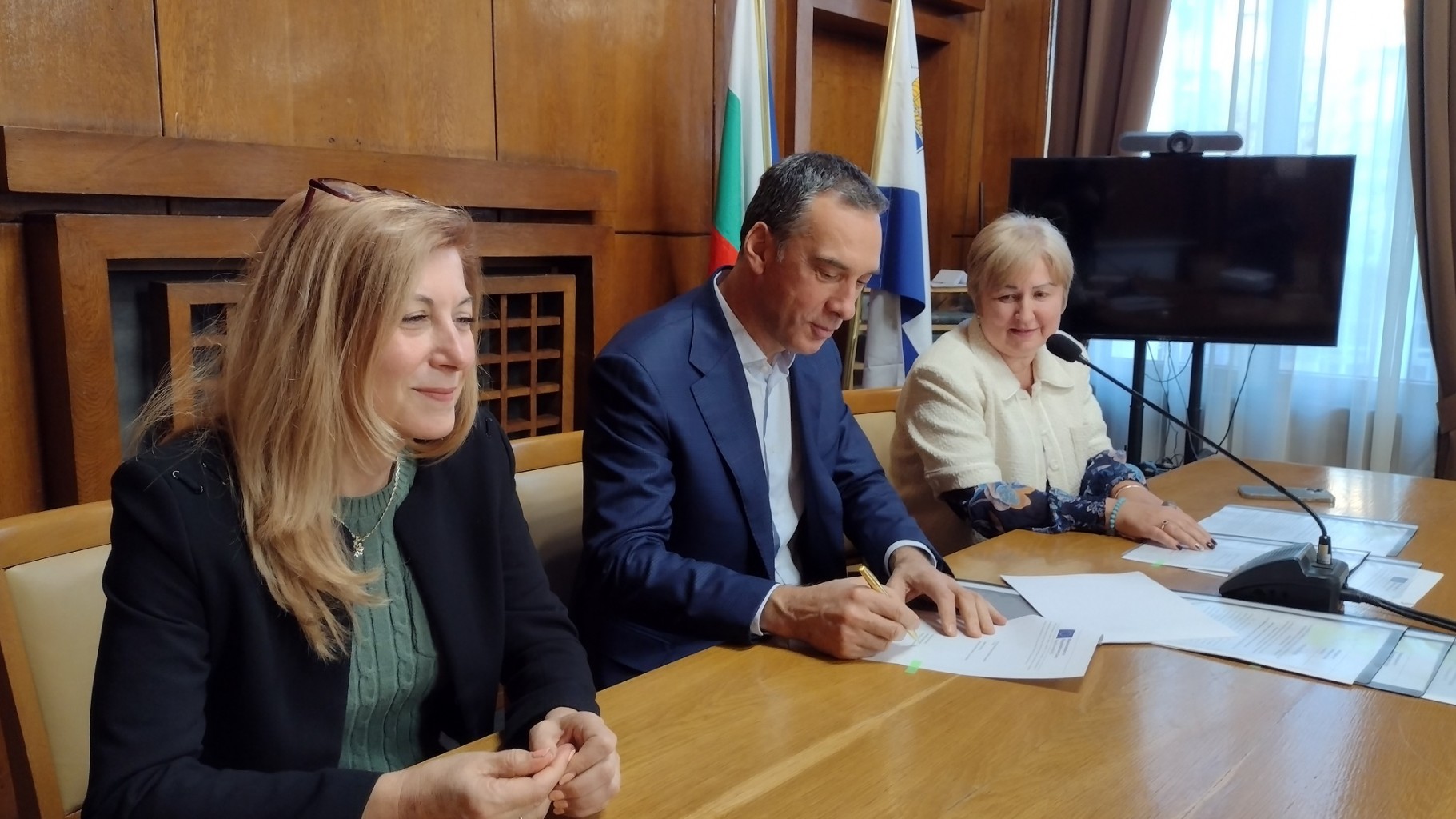 Подписаха споразуменията на първите блокове в Бургас, одобрени по ПВУ