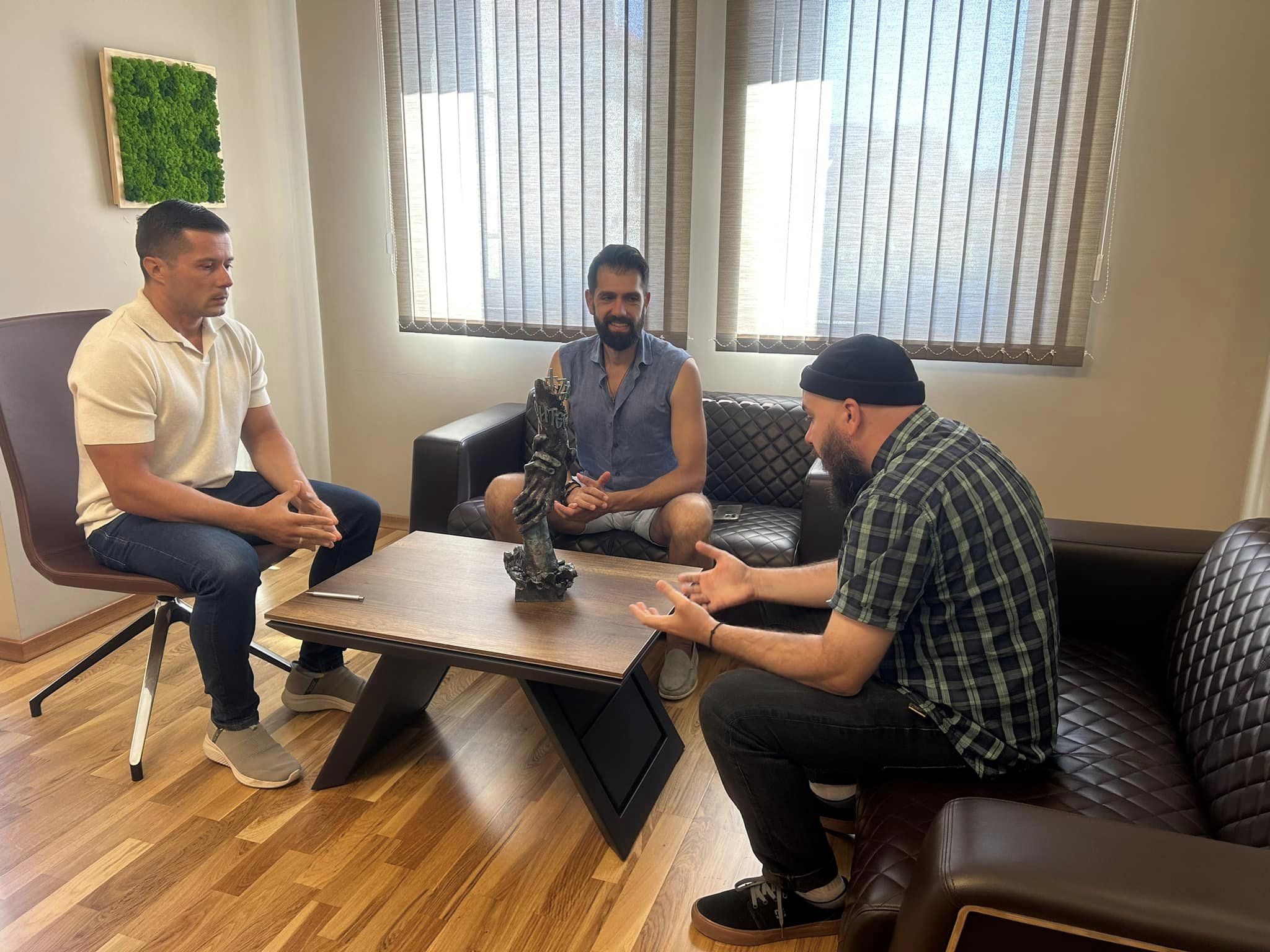 Изграждат скулптура в Синеморец, която носи работното име „Спасителна ръка“