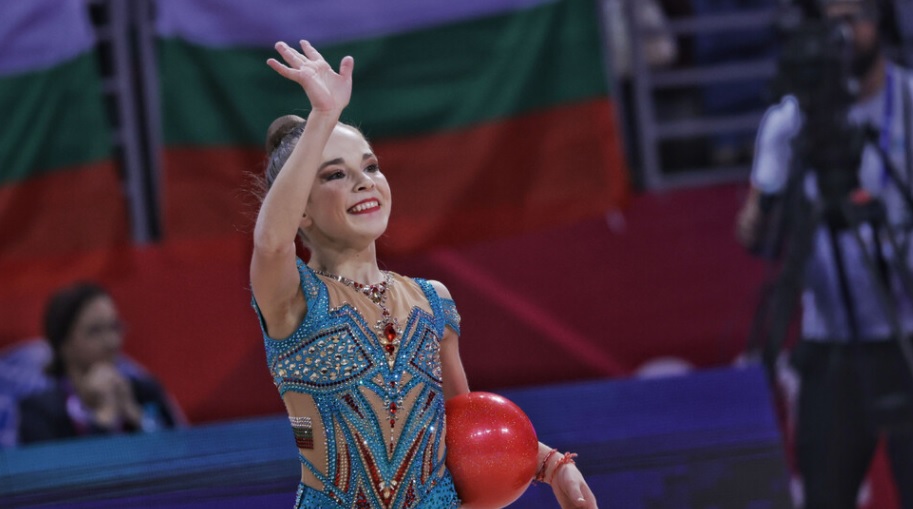 Стилияна Николова със злато и сребро на Световната купа в София