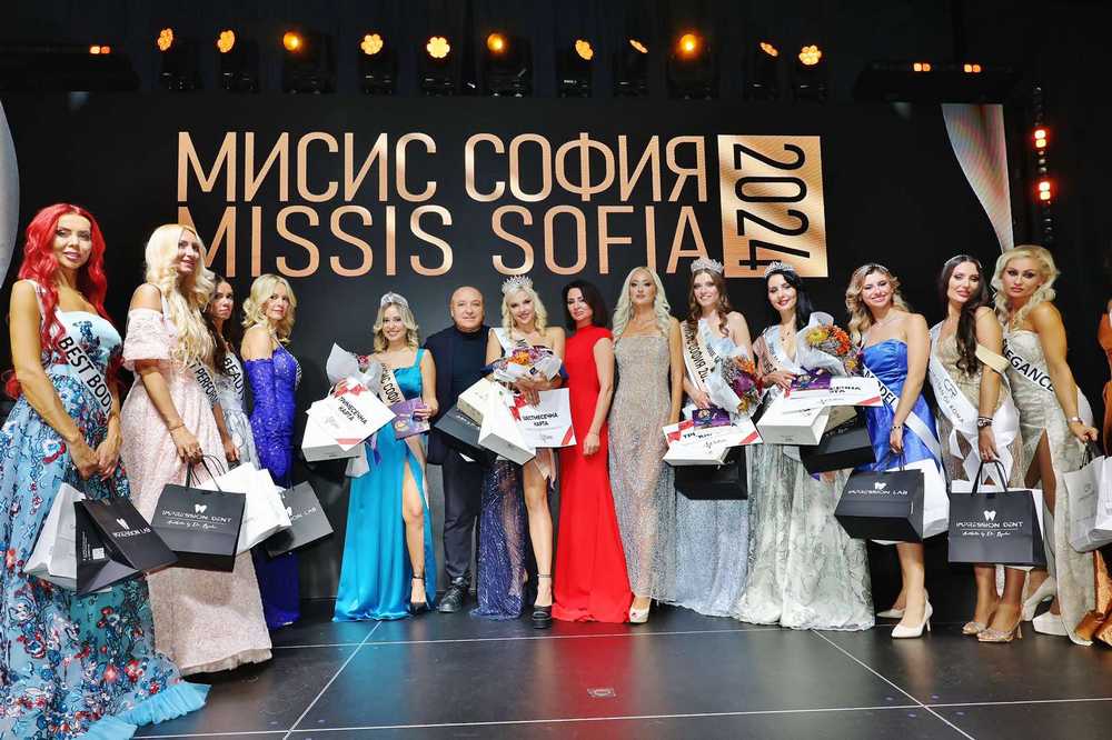 Мисис Бургас Вержиния Иванова сложи короната на първата Мисис София