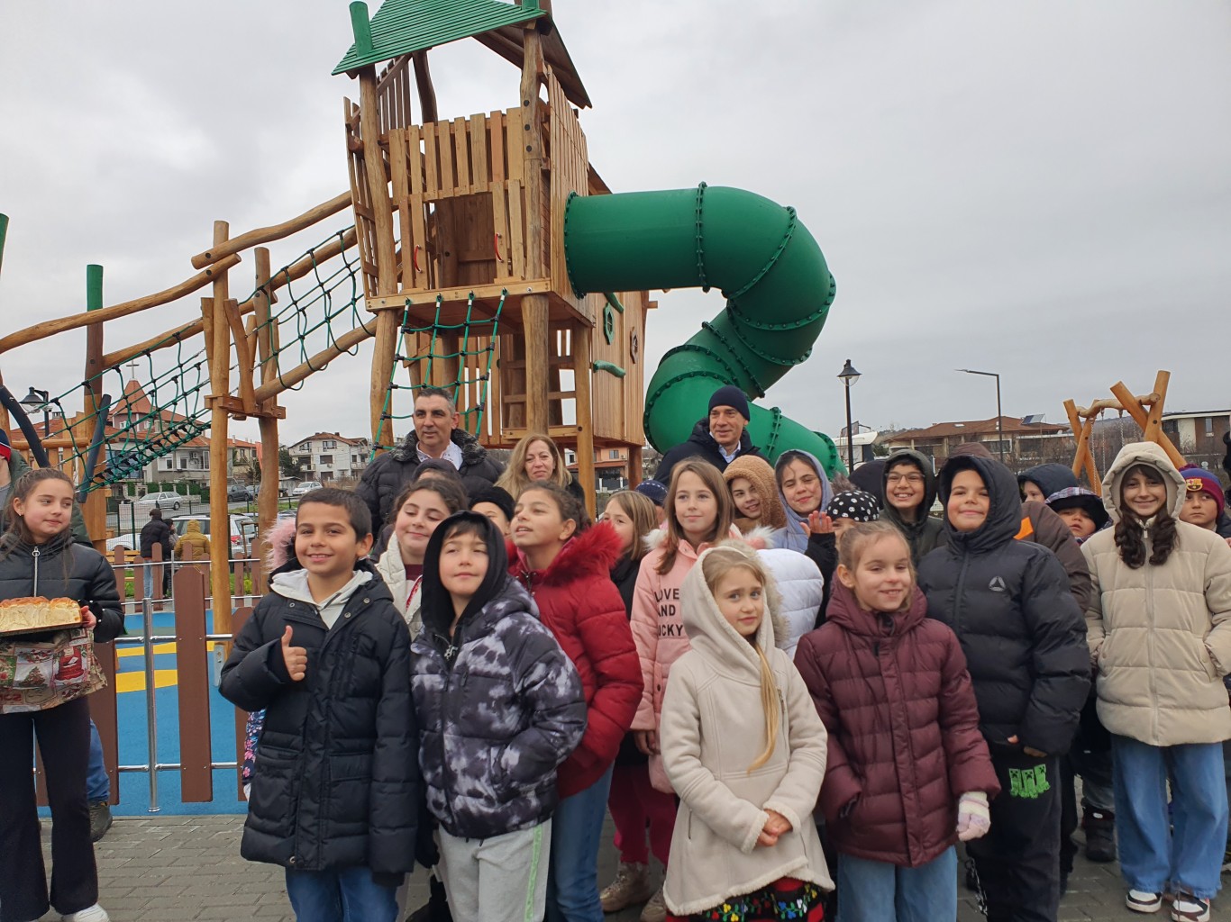 Откриха нова зона за отдих с парк и детска площадка в бургаския кв. „Ветрен“