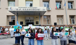 Ученици от СУ „П. Р. Славейков“ отбелязаха Деня на Земята със зелен патрул, еко ревю и танци