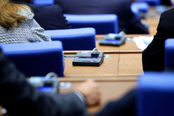 аплатите във властта: колко струва управлението и защо сумите се променят на всеки три месеца