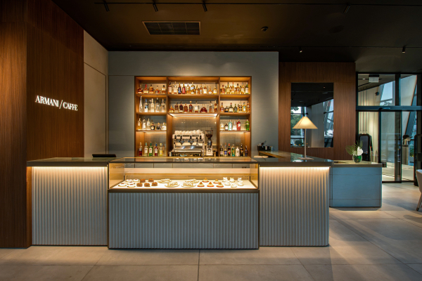Emporio Armani официално откри новия си магазин и първото Armani/Caffè в Бургас