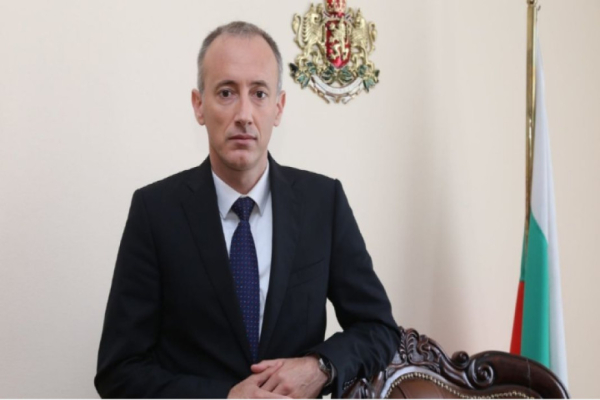 Министър Вълчев: Кметовете злоупотребяват с обявяването на неучебни дни