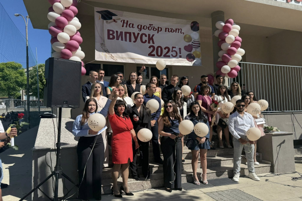 Царево изпрати тържествено абитуриентите си 