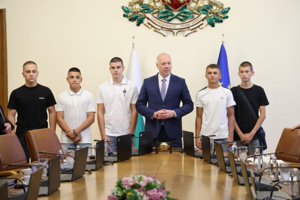 Правителството аплодира младежи, помогнали в борбата с пожарите в Сунгурларе