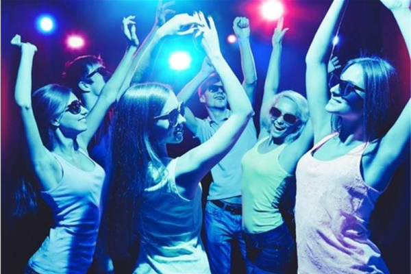 БУРГАС – СТОЛИЦАТА НА МЛАДИТЕ! Teen Boom Fest'2025 събира звезди с над 1,5 милиона последователи