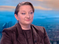Деница Сачева внася промени за гъвкаво работно време на родители през ваканцията