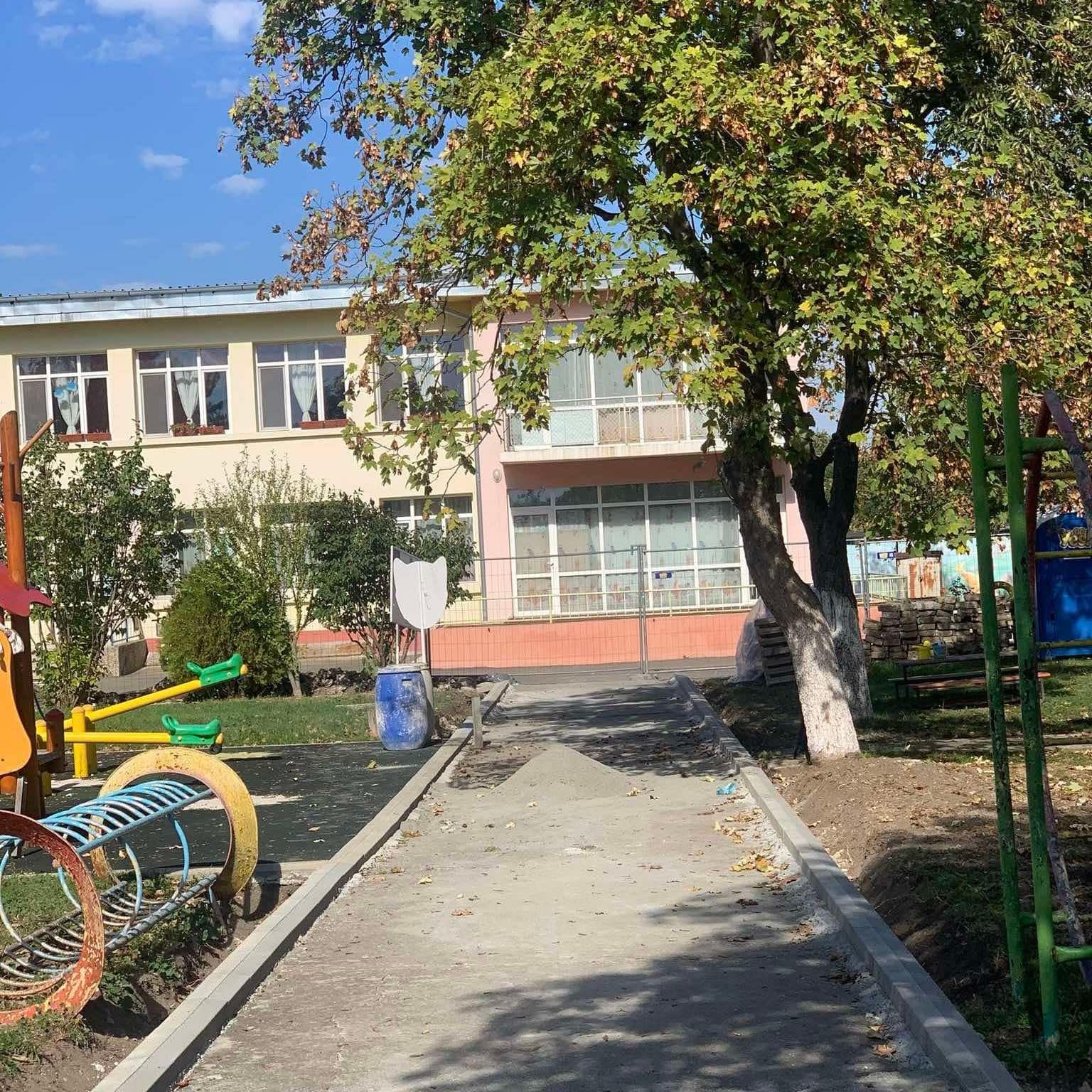Започна ремонт на дворното пространство на детска градина „Слънце“ в Камено